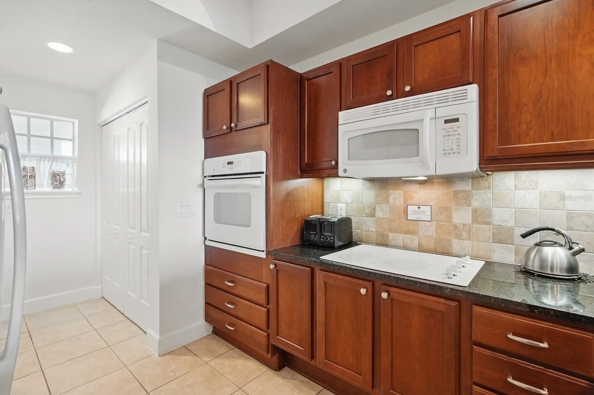 102 YACHT HARBOR DRIVE — photo 13 of 49
