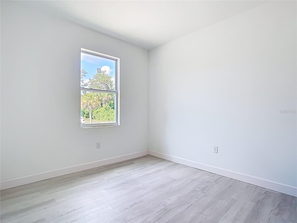16134 LIBOURN AVENUE — photo 17 of 27