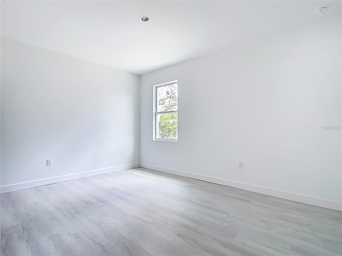 16134 LIBOURN AVENUE — photo 18 of 27