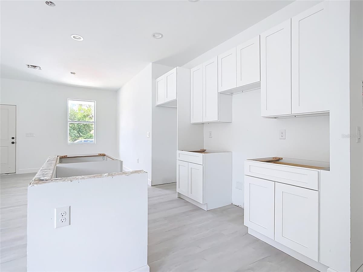16134 LIBOURN AVENUE — photo 15 of 27