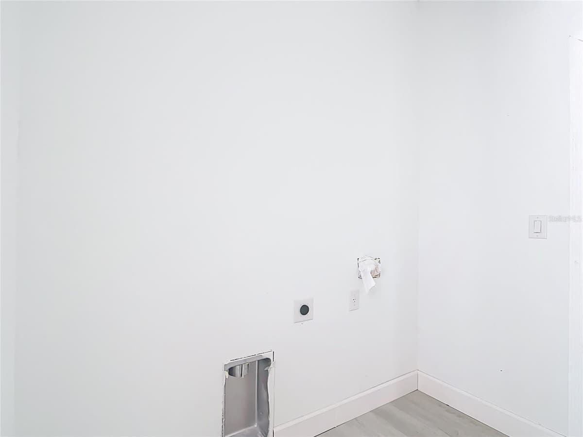 16134 LIBOURN AVENUE — photo 12 of 27