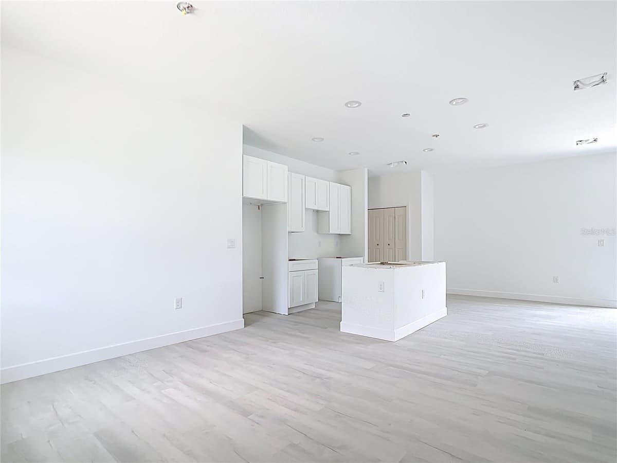 16134 LIBOURN AVENUE — photo 6 of 27