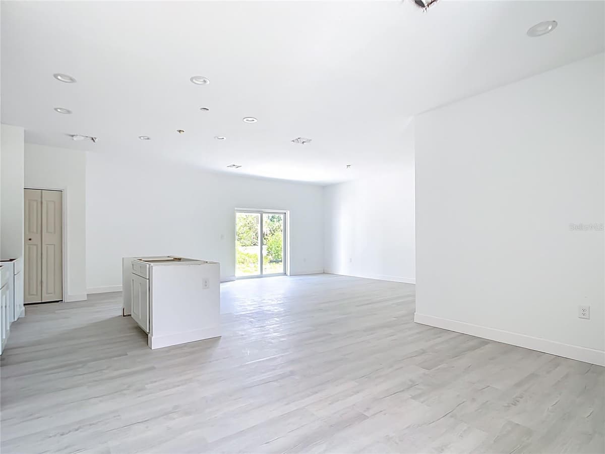 16134 LIBOURN AVENUE — photo 7 of 27