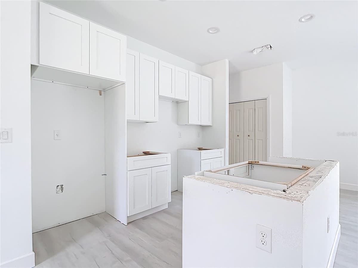 16134 LIBOURN AVENUE — photo 4 of 27