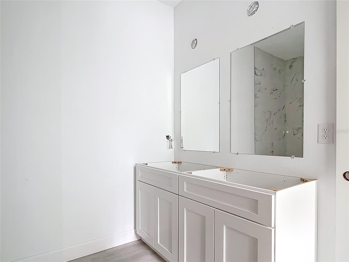 16134 LIBOURN AVENUE — photo 11 of 27