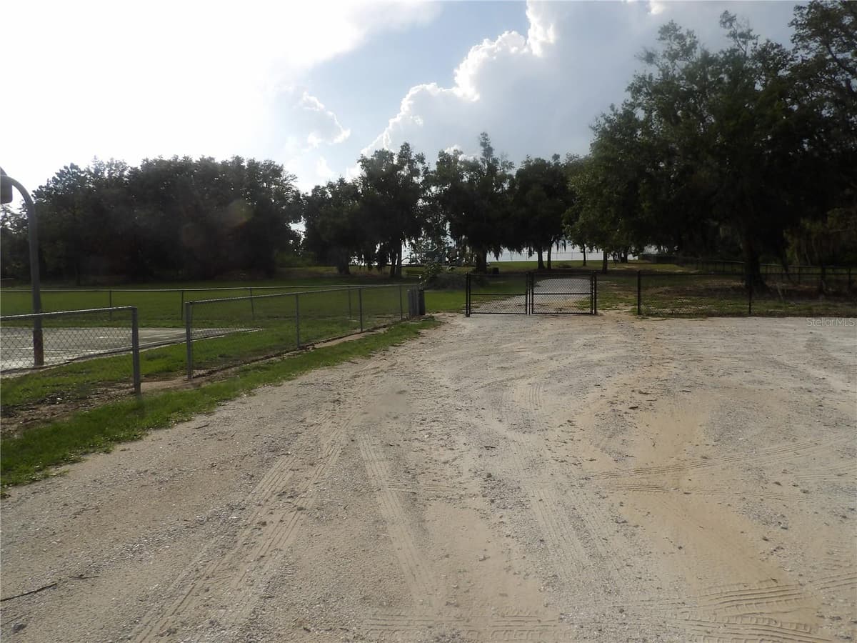 2817 RICHARDSON ROAD — photo 3 of 3