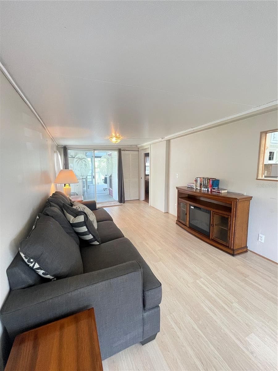 107 KOVE BOULEVARD — photo 4 of 16