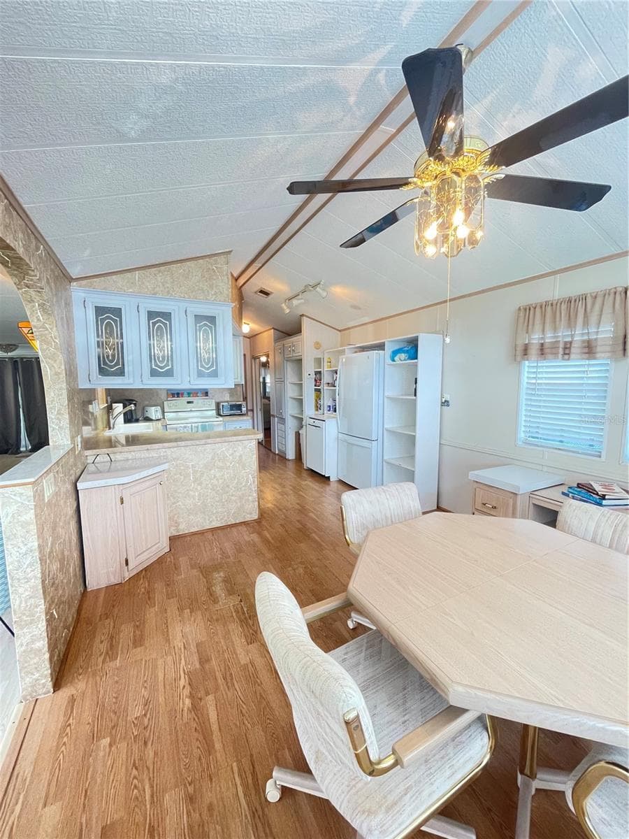 107 KOVE BOULEVARD — photo 10 of 16
