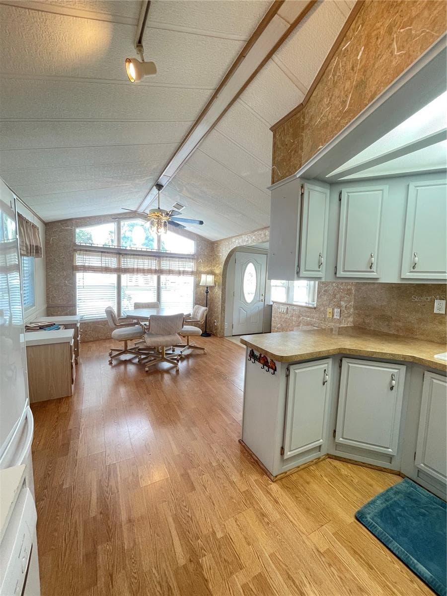 107 KOVE BOULEVARD — photo 8 of 16