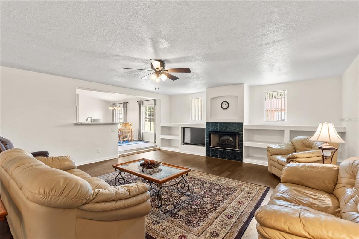 81 CAROL AVENUE — photo 16 of 51