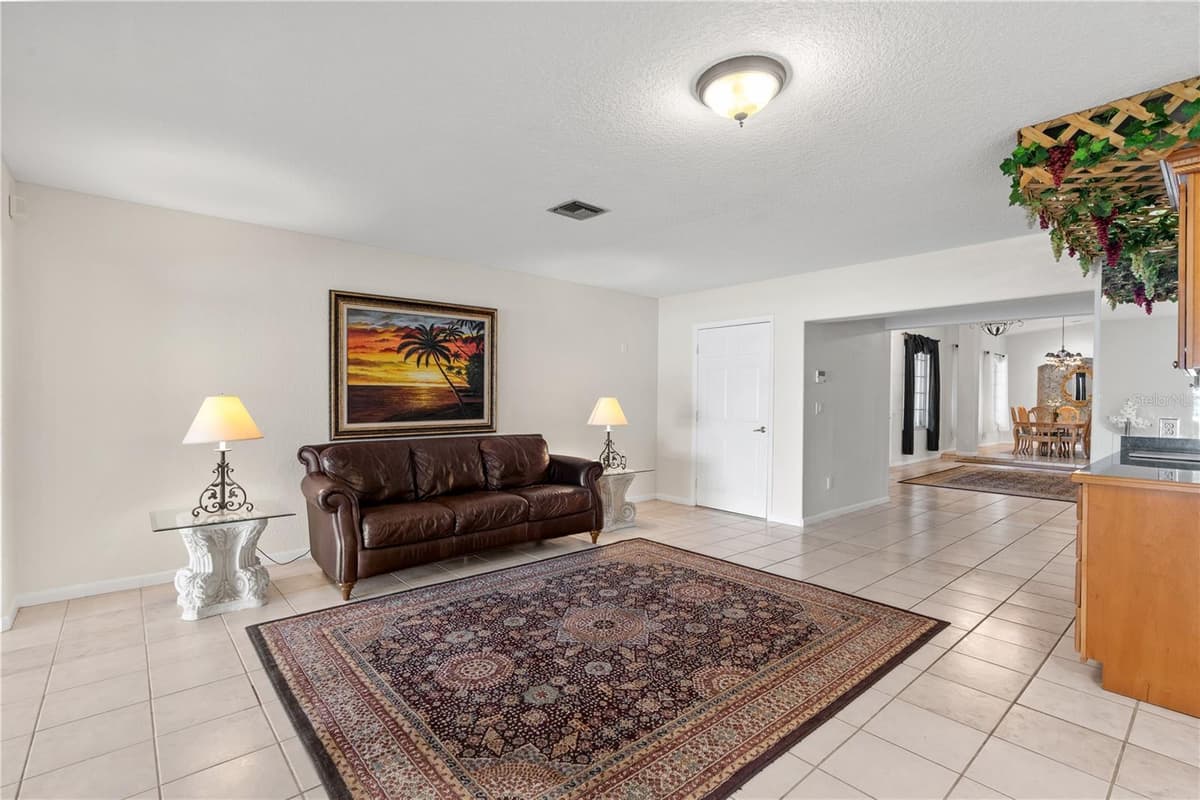 81 CAROL AVENUE — photo 22 of 51