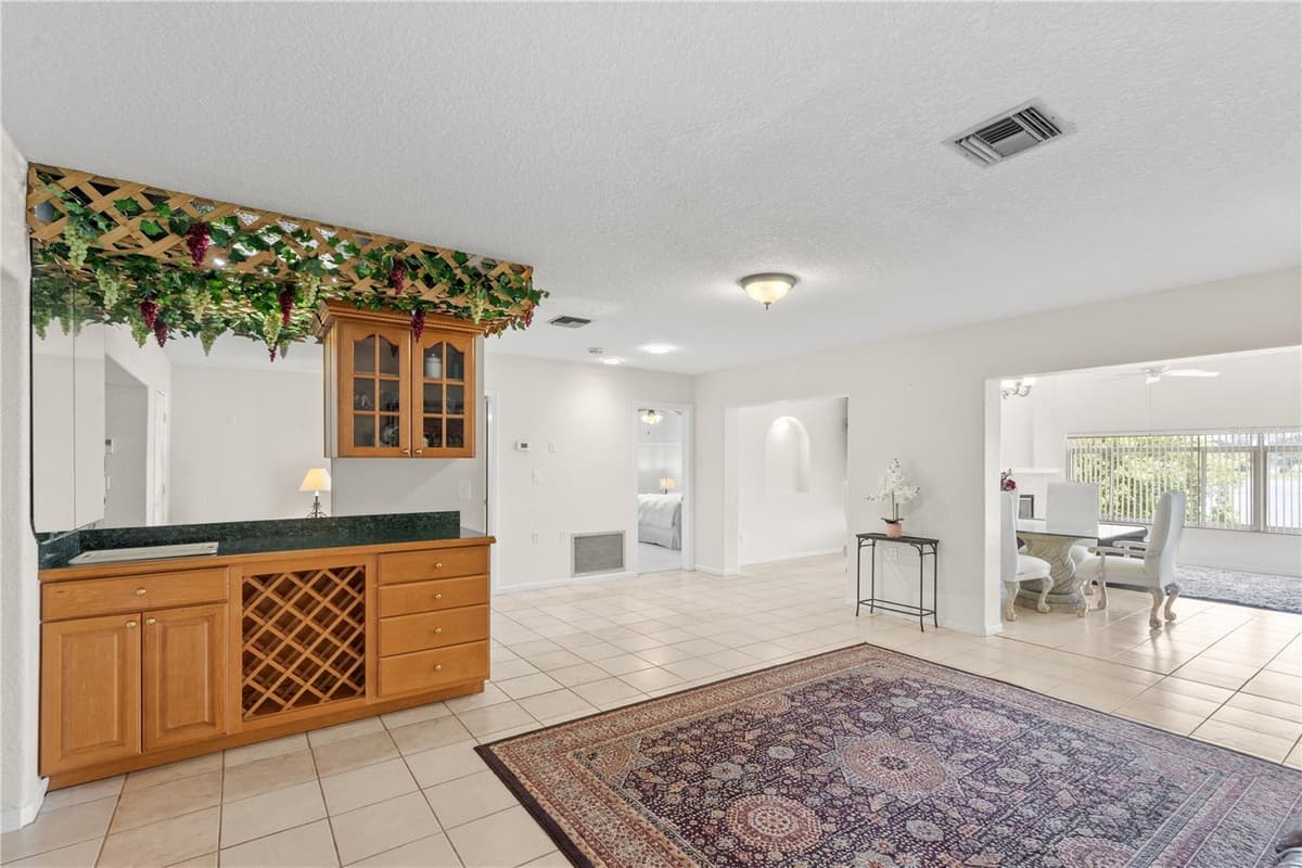 81 CAROL AVENUE — photo 19 of 51