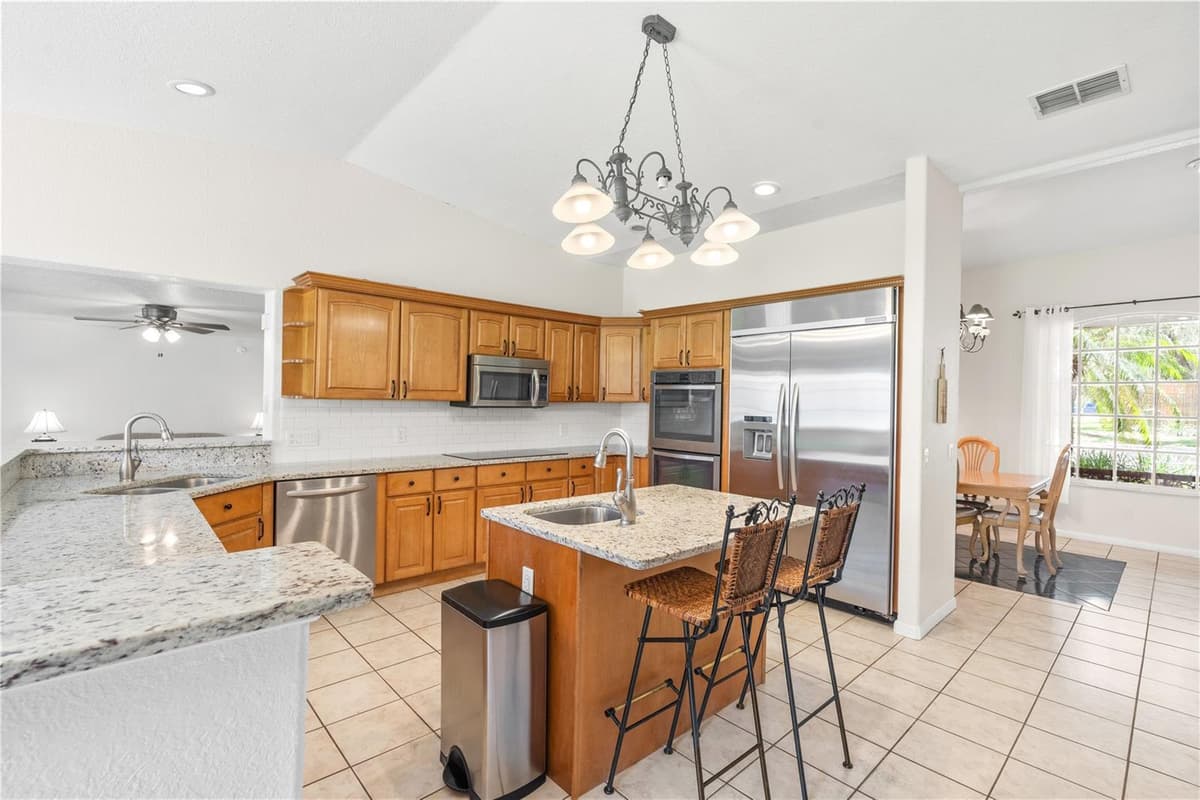 81 CAROL AVENUE — photo 14 of 51