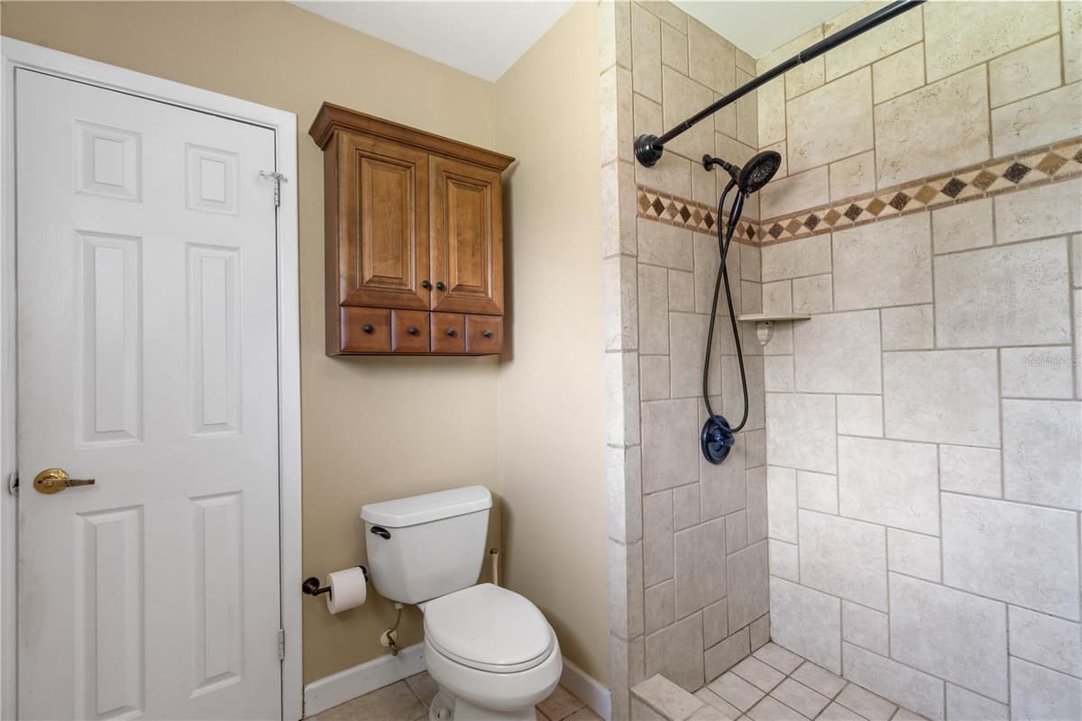 81 CAROL AVENUE — photo 37 of 51