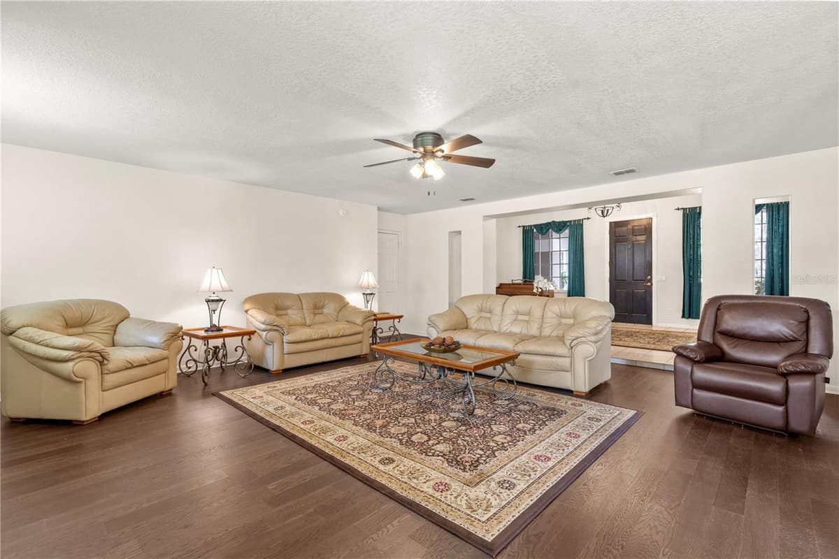 81 CAROL AVENUE — photo 18 of 51