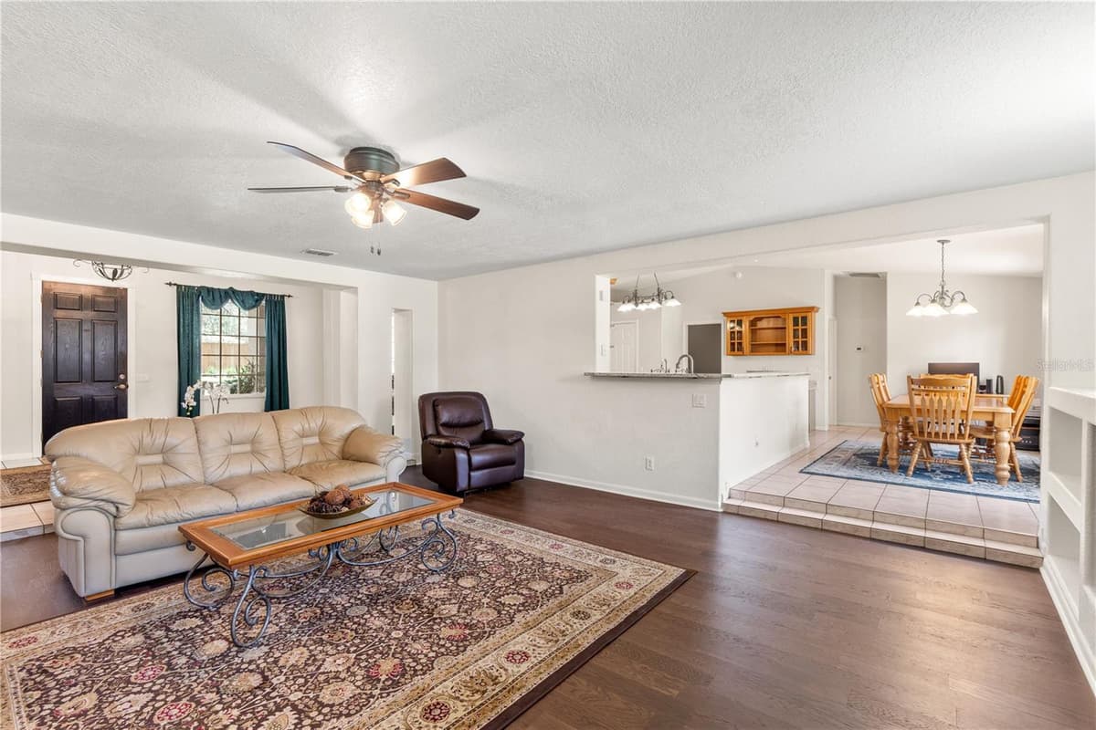 81 CAROL AVENUE — photo 17 of 51