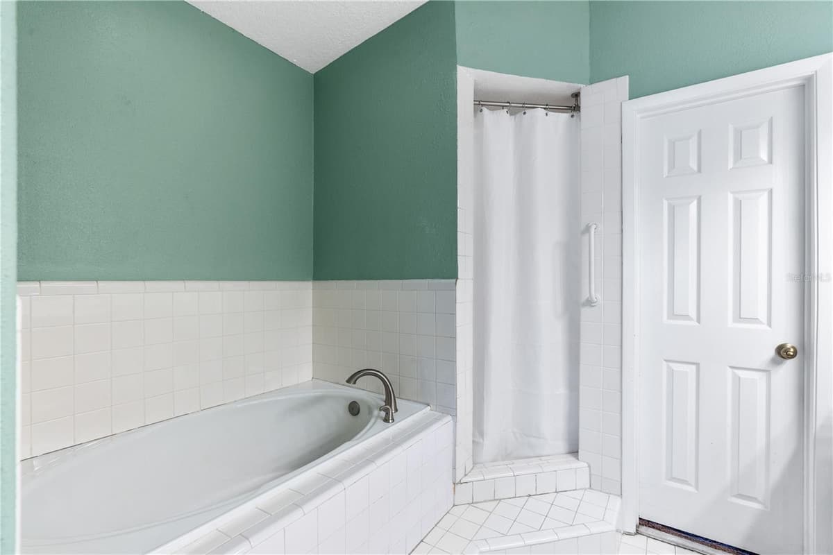 81 CAROL AVENUE — photo 33 of 51