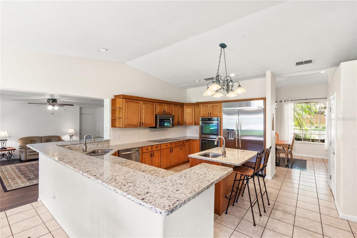 81 CAROL AVENUE — photo 11 of 51