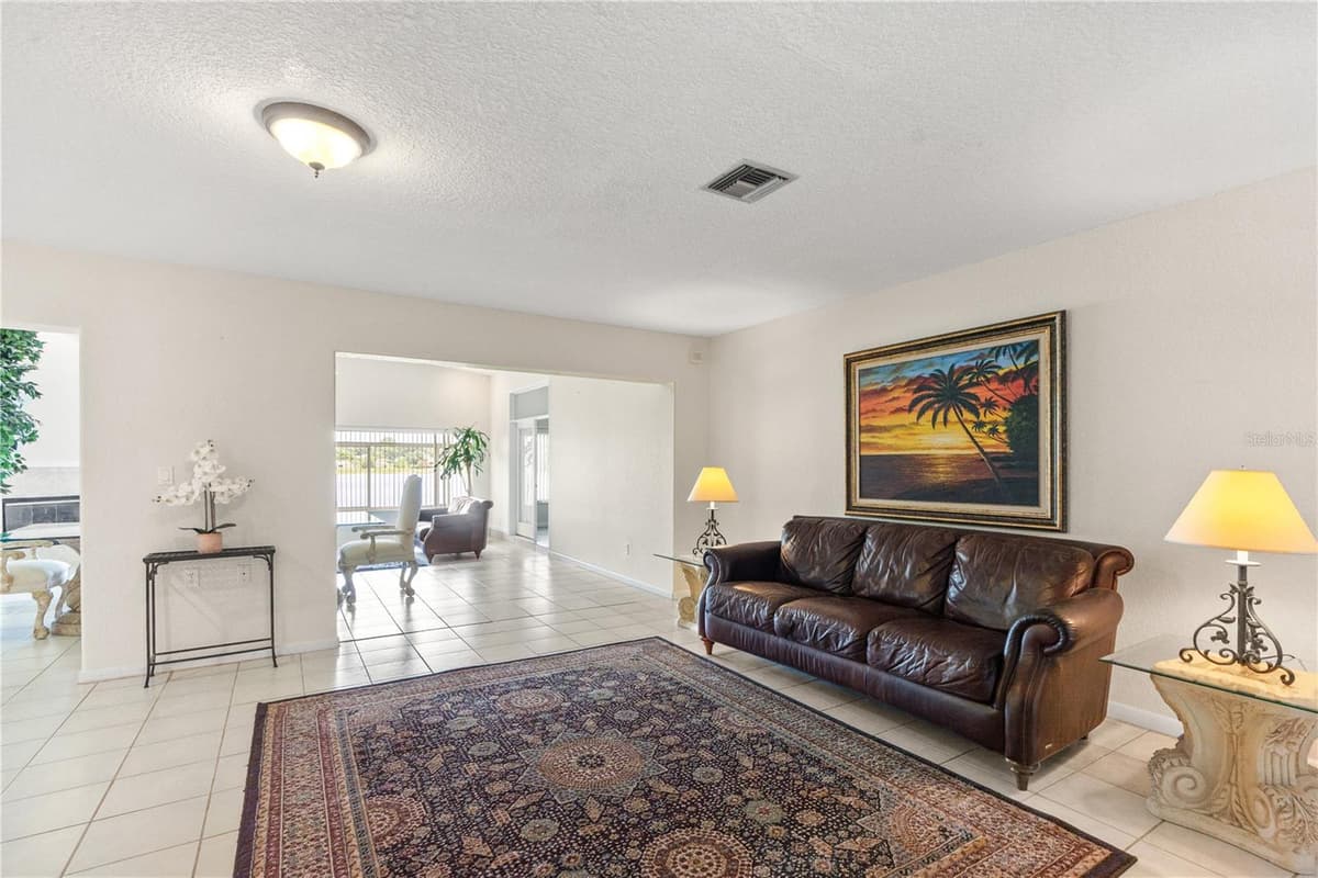 81 CAROL AVENUE — photo 20 of 51