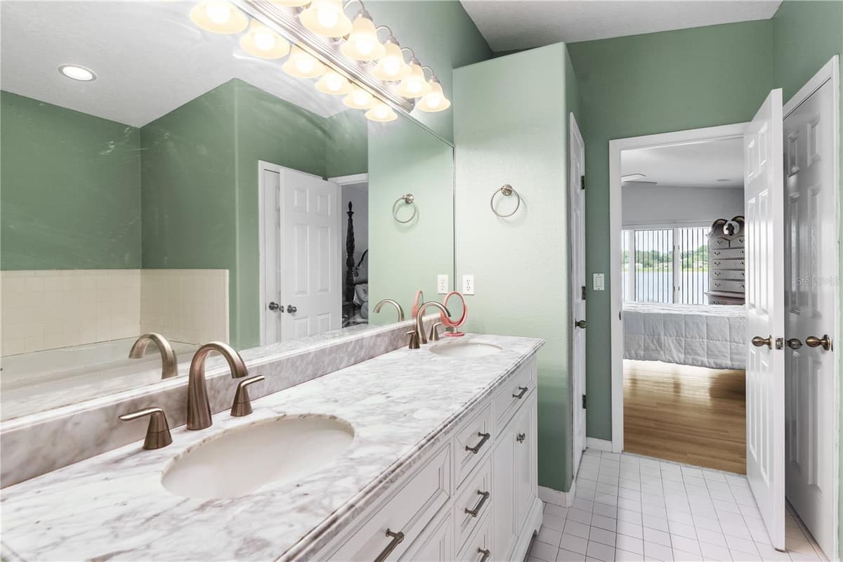 81 CAROL AVENUE — photo 32 of 51