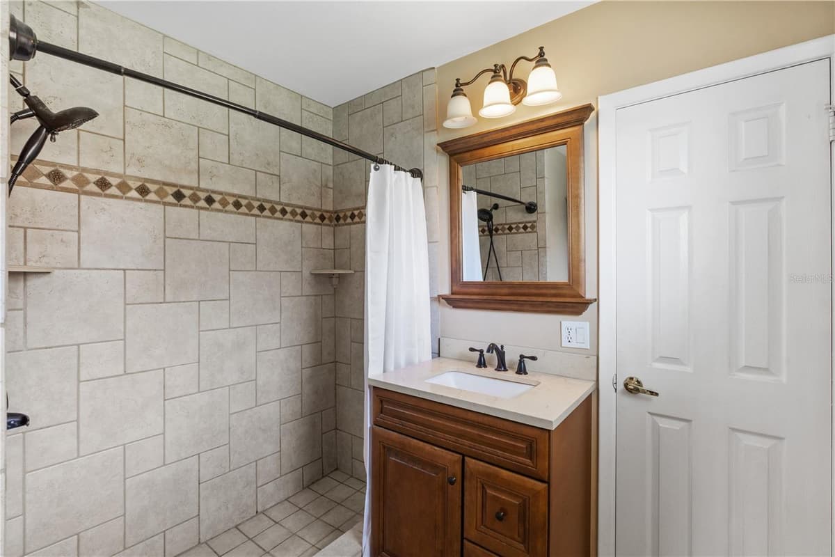 81 CAROL AVENUE — photo 36 of 51