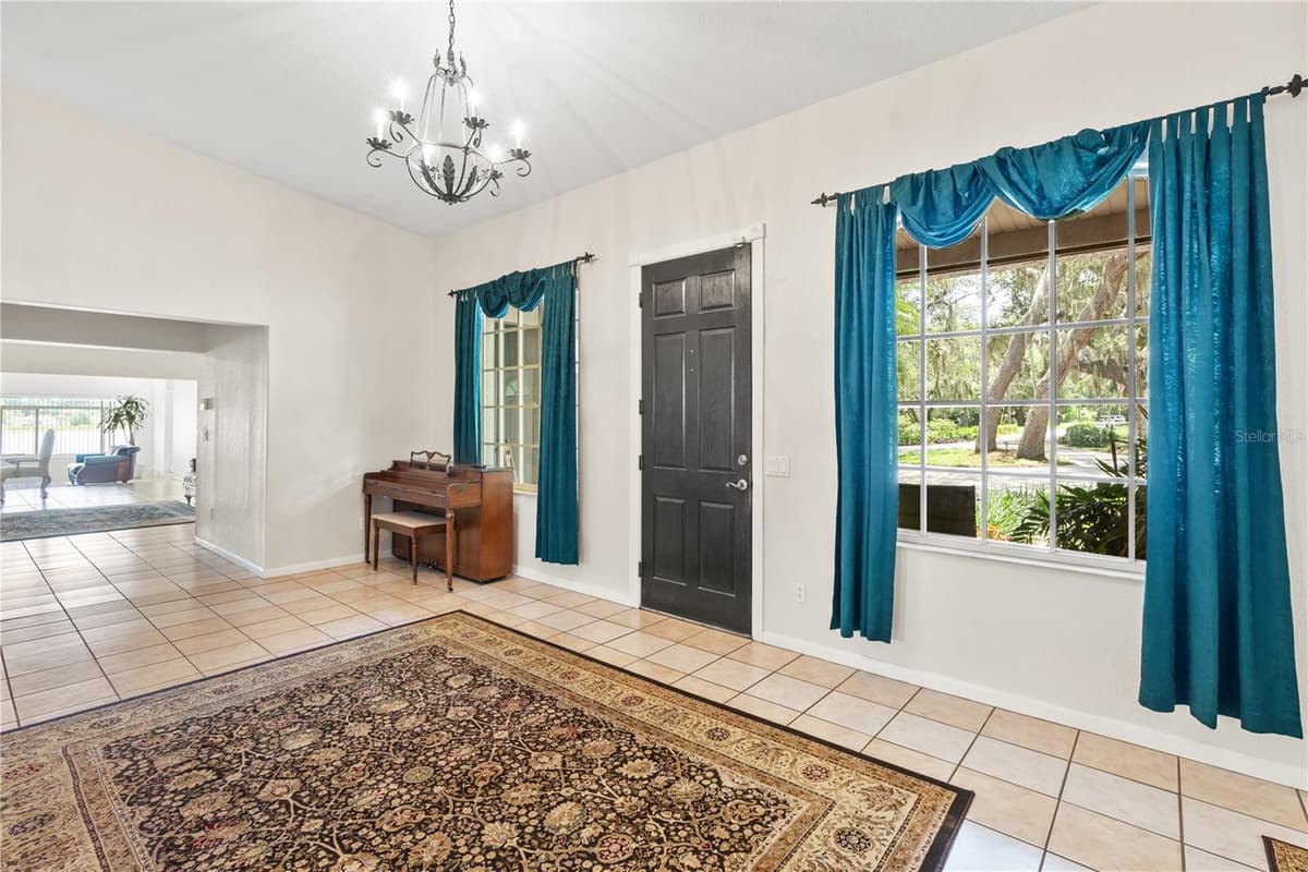 81 CAROL AVENUE — photo 4 of 51