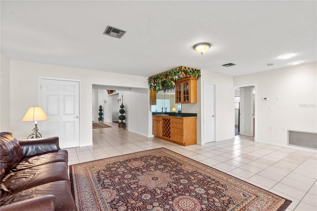 81 CAROL AVENUE — photo 21 of 51