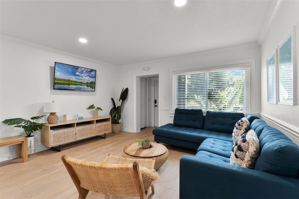 402 ORLANDO AVENUE — photo 14 of 58