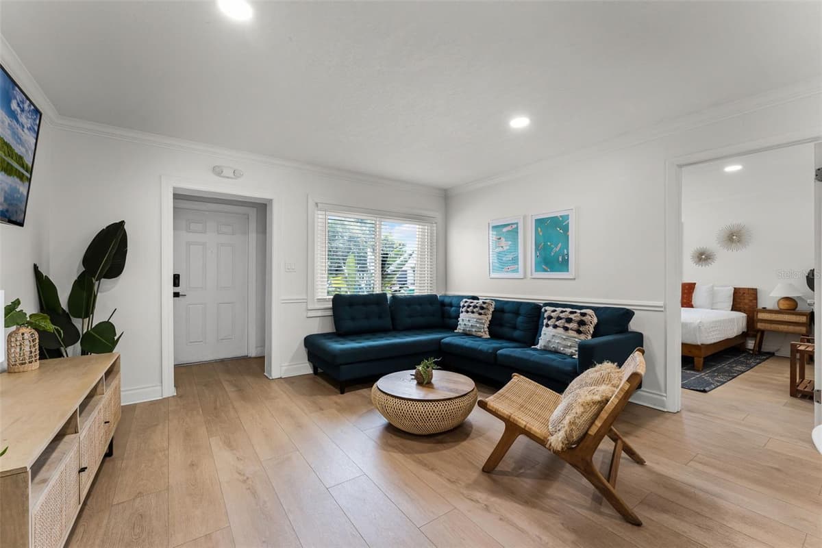 402 ORLANDO AVENUE — photo 15 of 58