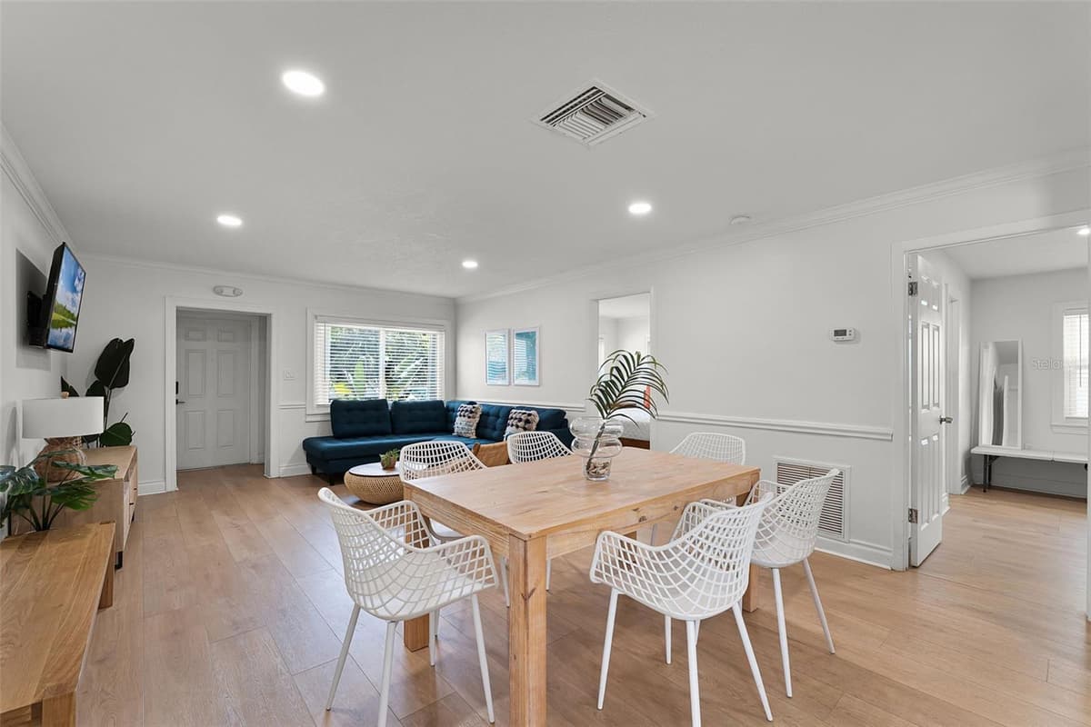 402 ORLANDO AVENUE — photo 19 of 58