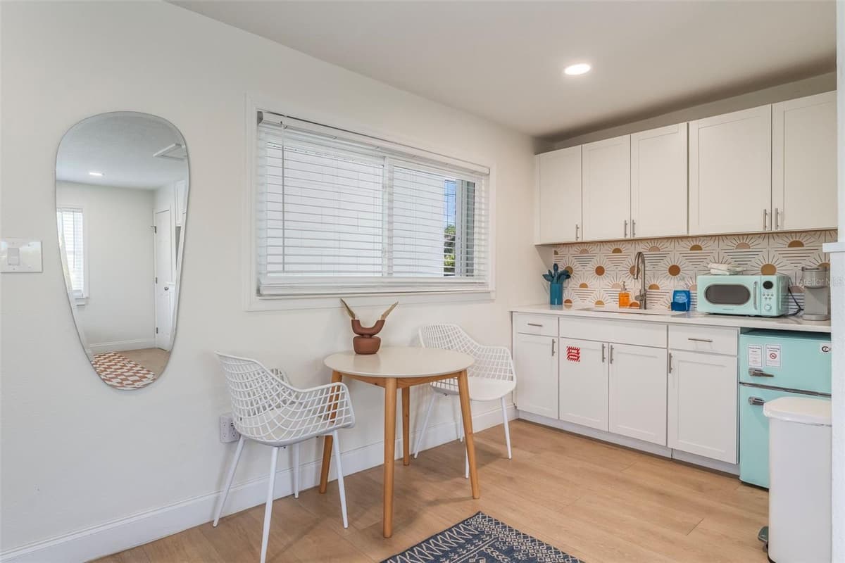 402 ORLANDO AVENUE — photo 41 of 58