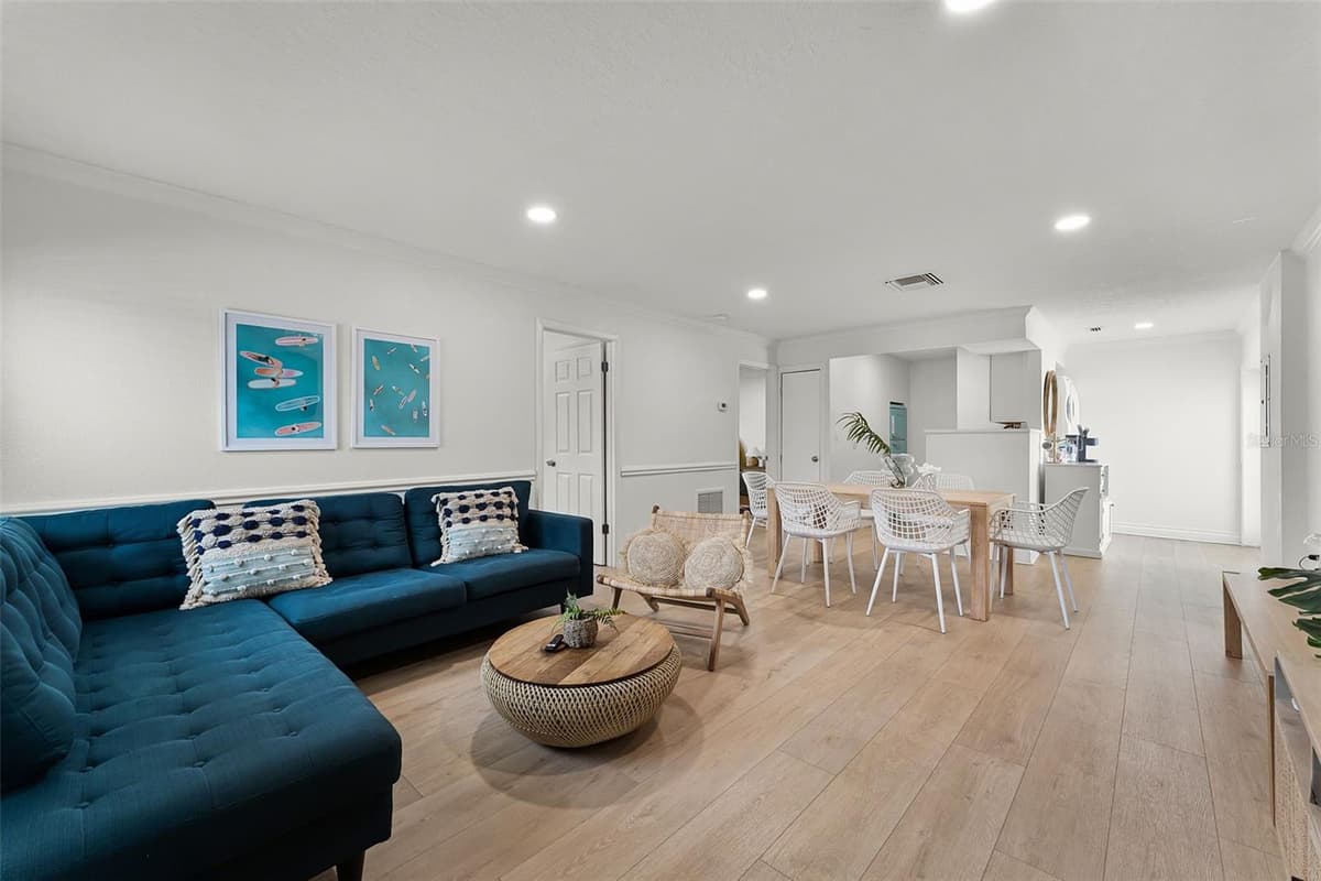 402 ORLANDO AVENUE — photo 16 of 58