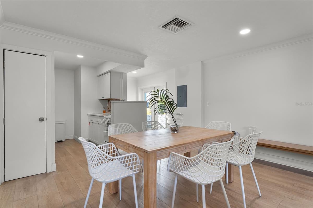 402 ORLANDO AVENUE — photo 18 of 58