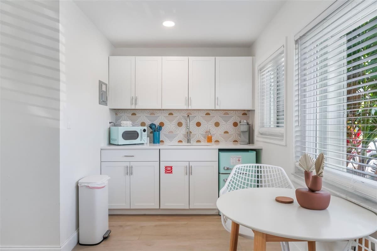 402 ORLANDO AVENUE — photo 31 of 58