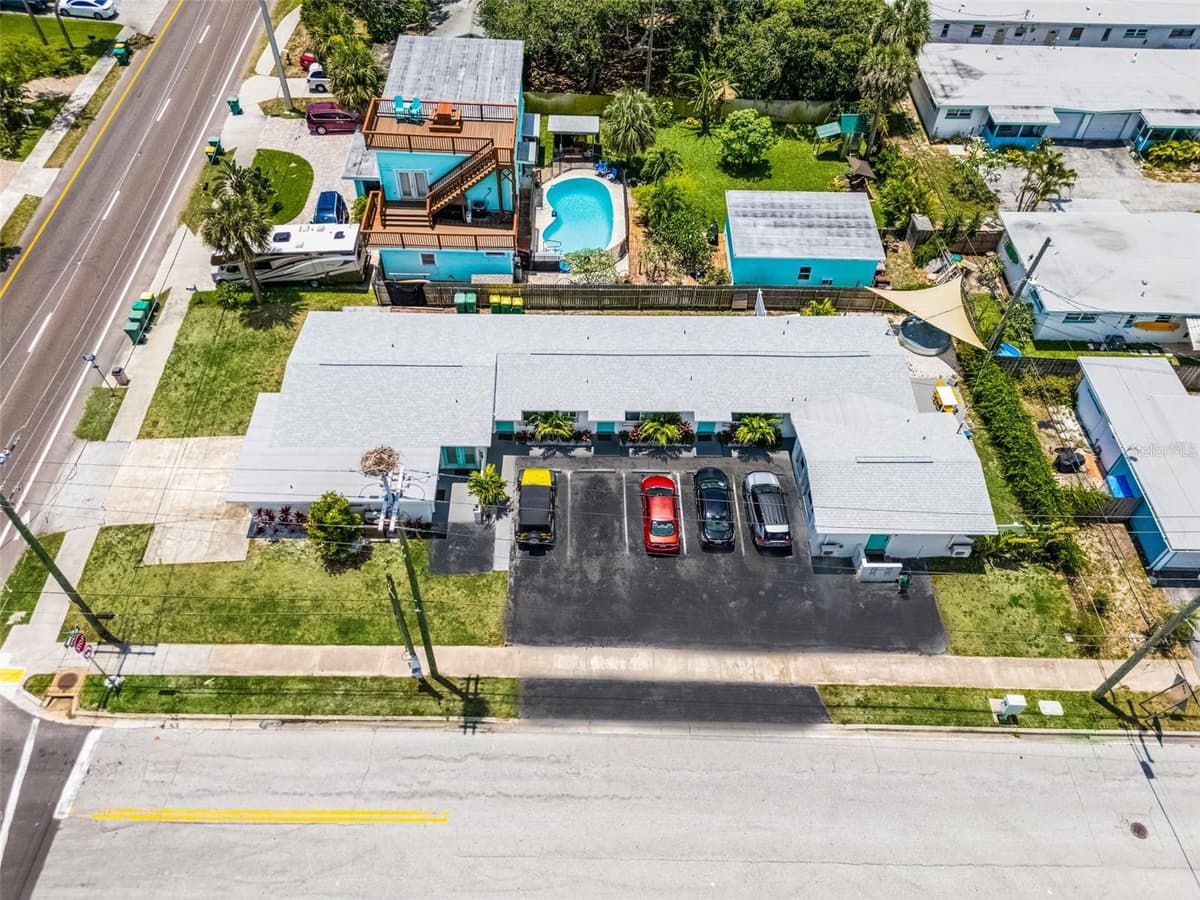 402 ORLANDO AVENUE — photo 6 of 58