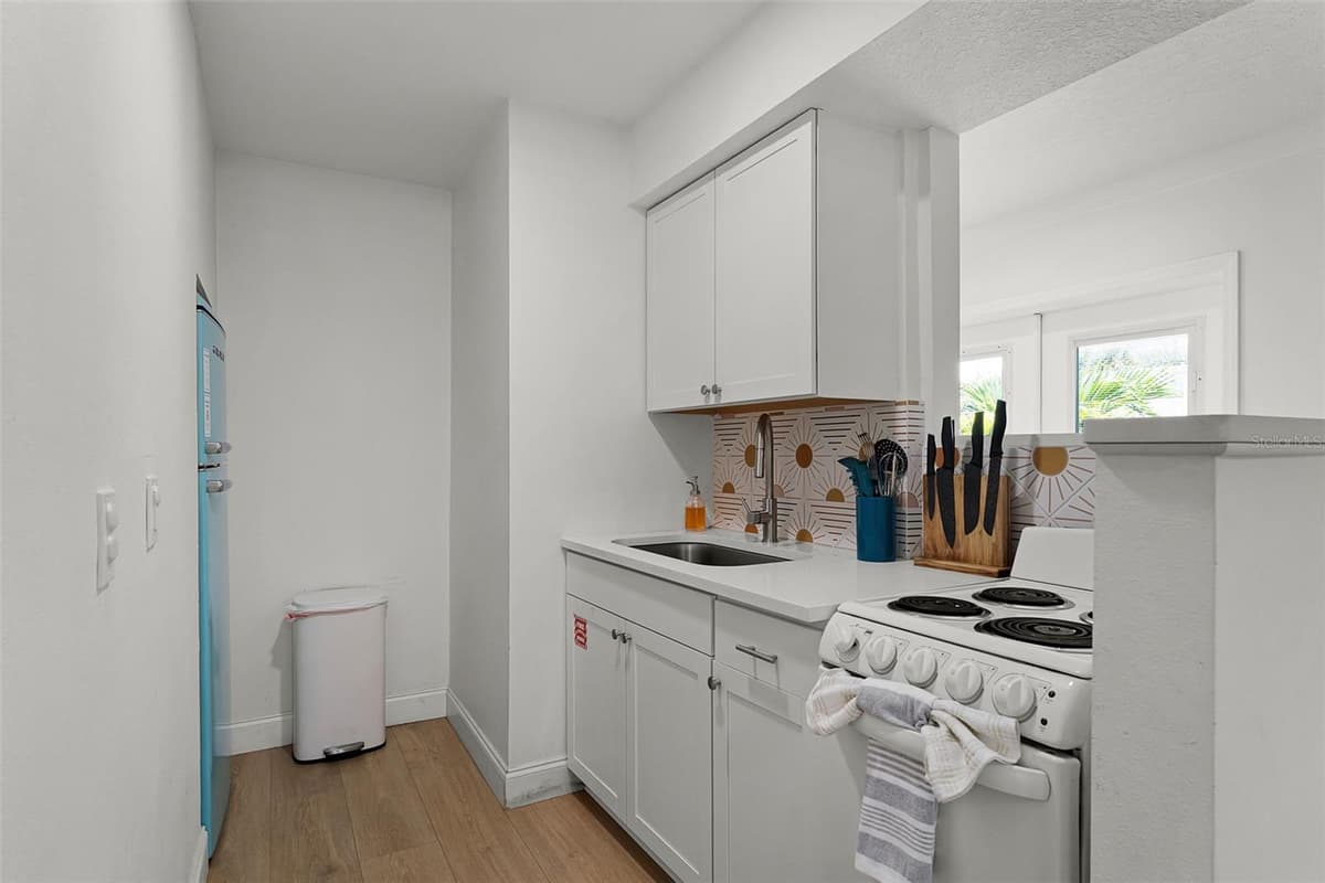 402 ORLANDO AVENUE — photo 20 of 58