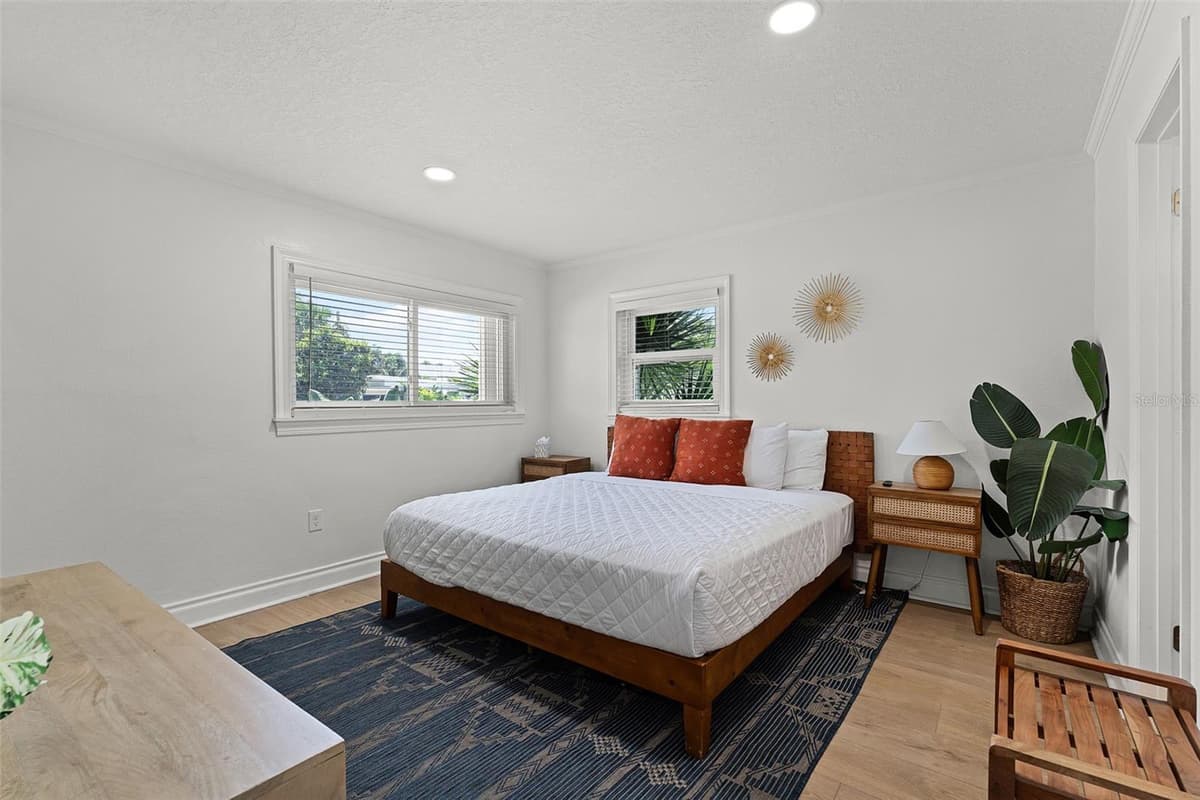 402 ORLANDO AVENUE — photo 9 of 58