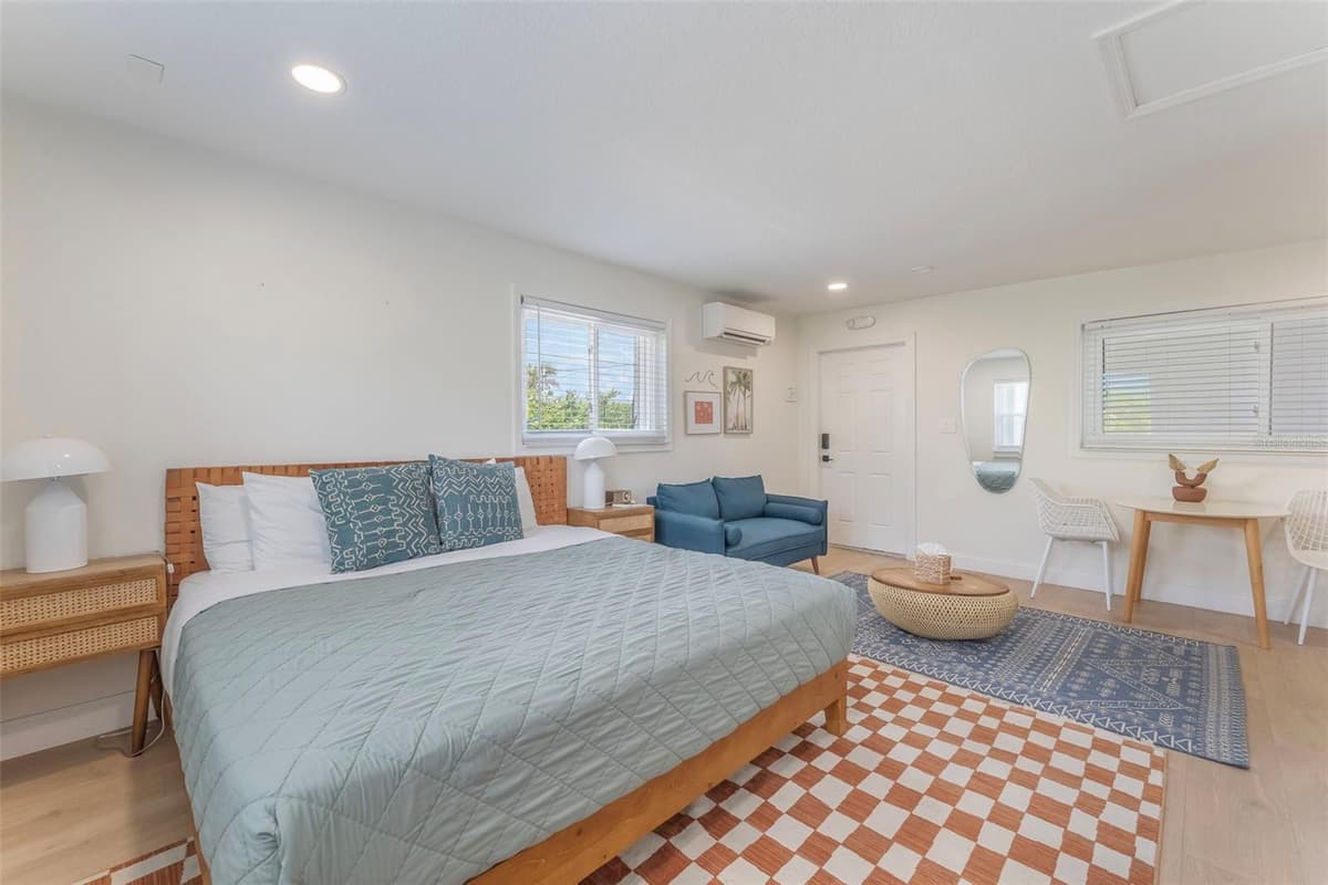 402 ORLANDO AVENUE — photo 42 of 58
