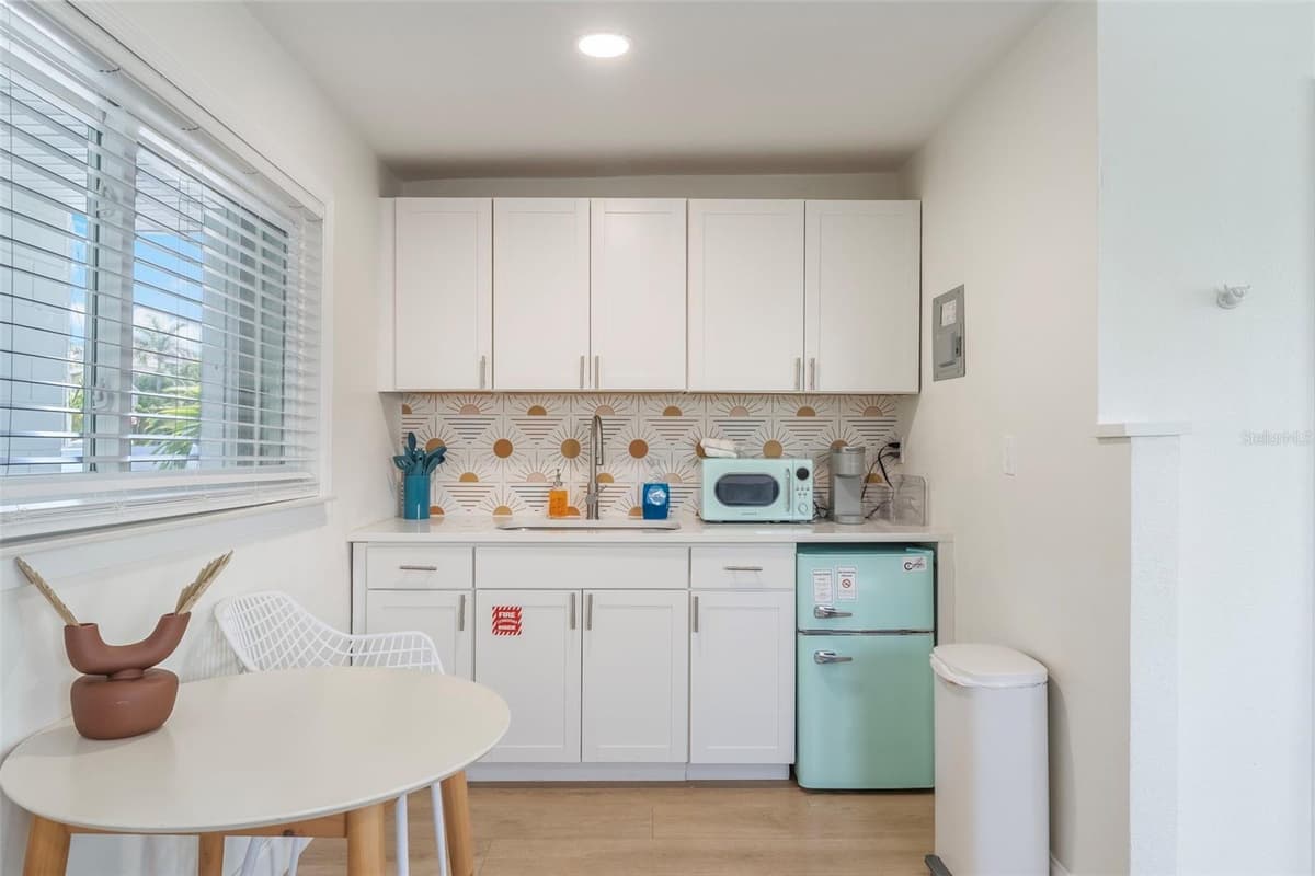 402 ORLANDO AVENUE — photo 39 of 58