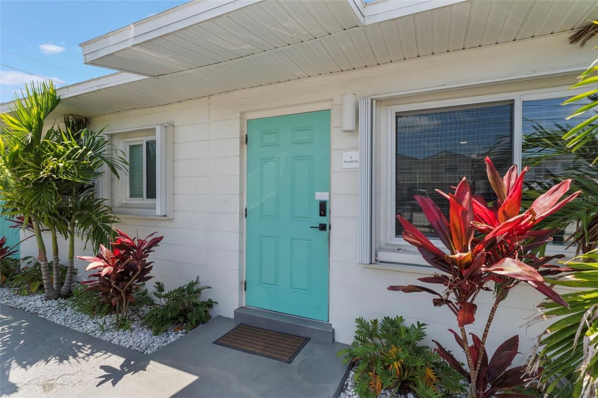 402 ORLANDO AVENUE — photo 30 of 58