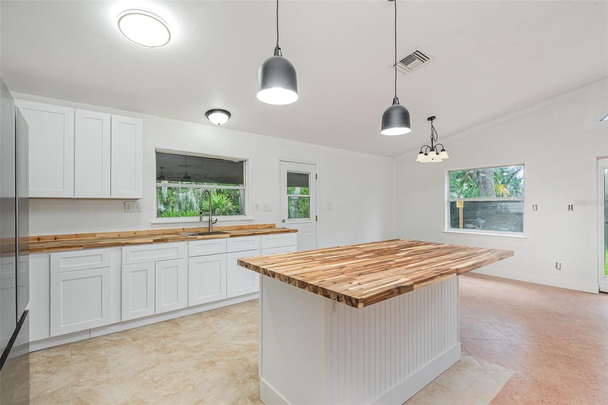 4085 CYPRESS BEND — photo 9 of 17