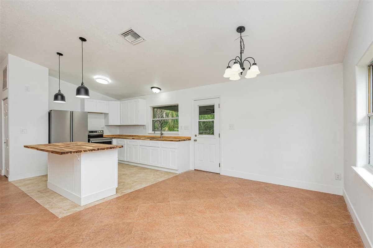 4085 CYPRESS BEND — photo 7 of 17
