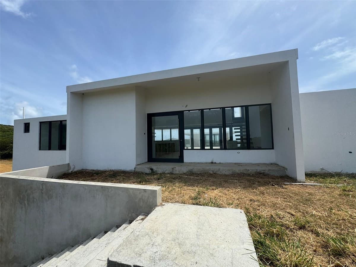 8 ALTURAS DE ZONI — photo 1 of 29