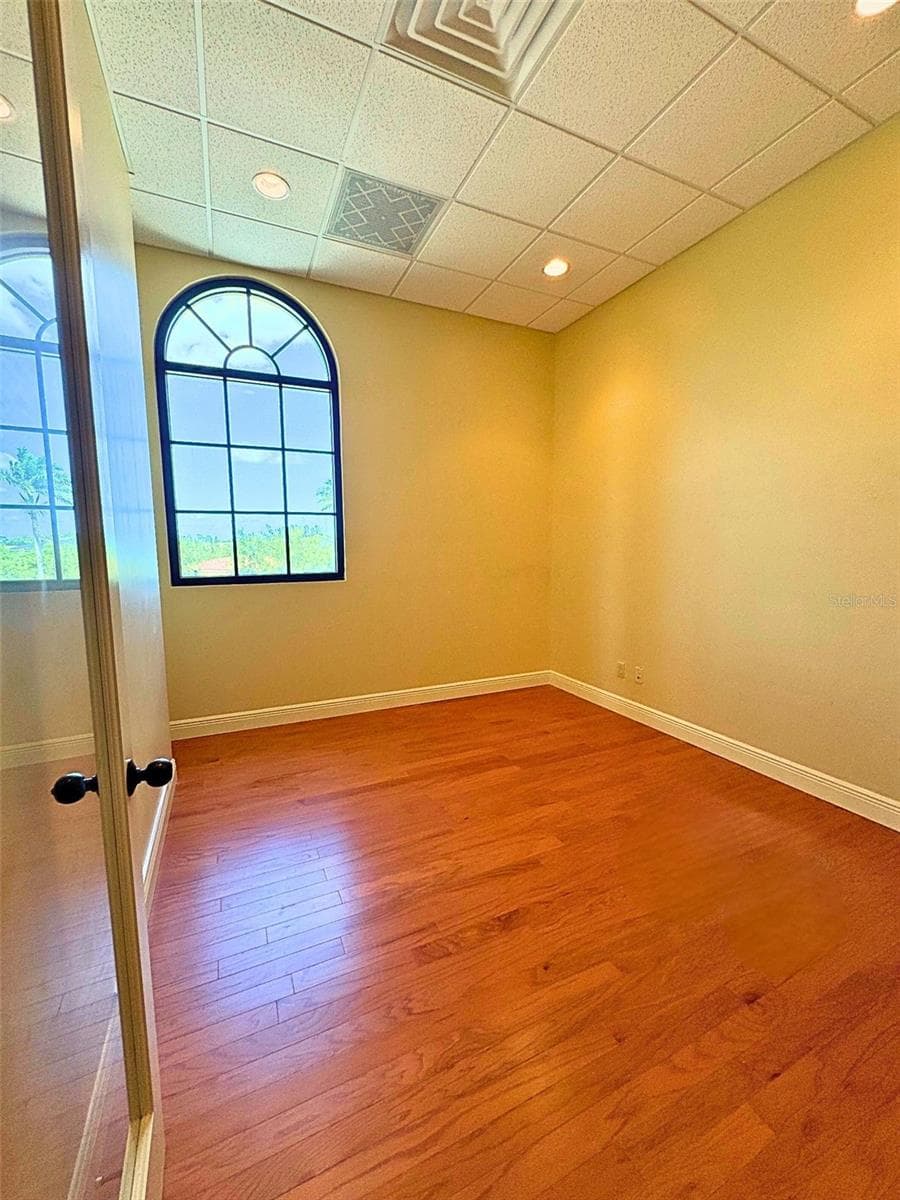2100 HILLMOOR DRIVE — photo 2 of 5