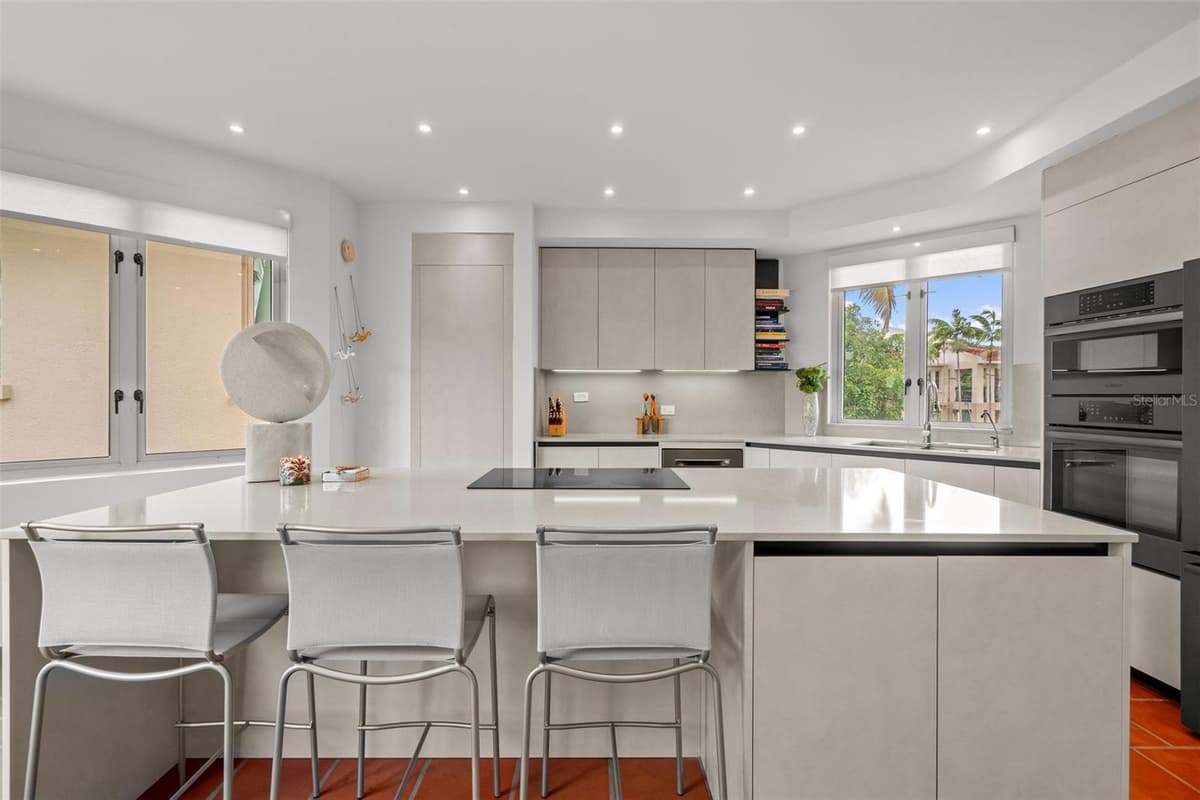 . LAKESIDE VILLAS — photo 16 of 46