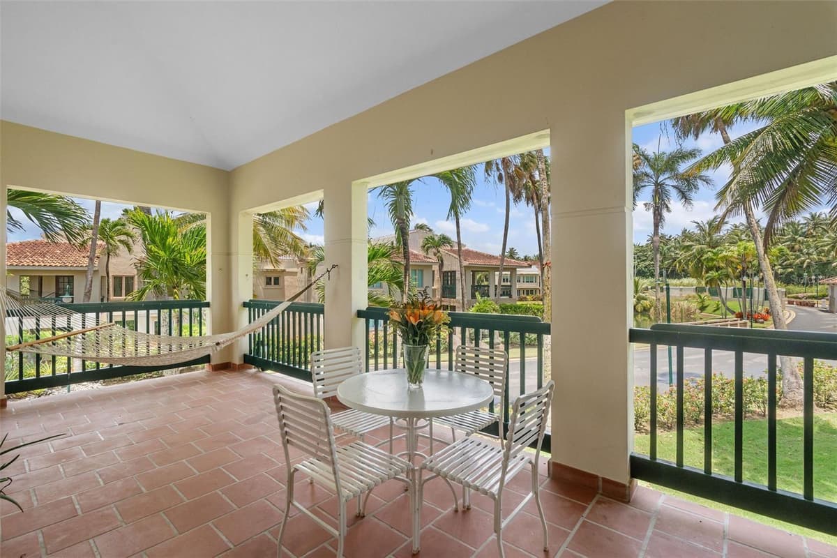 . LAKESIDE VILLAS — photo 44 of 46
