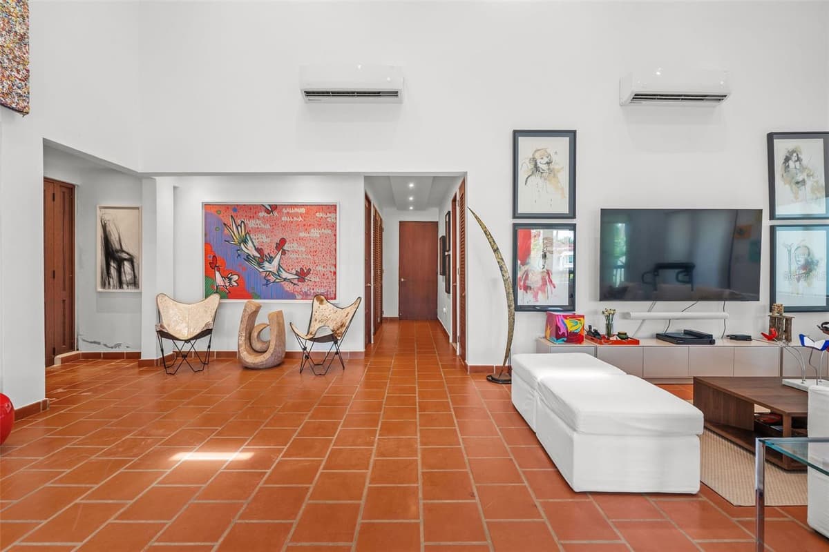 . LAKESIDE VILLAS — photo 9 of 46
