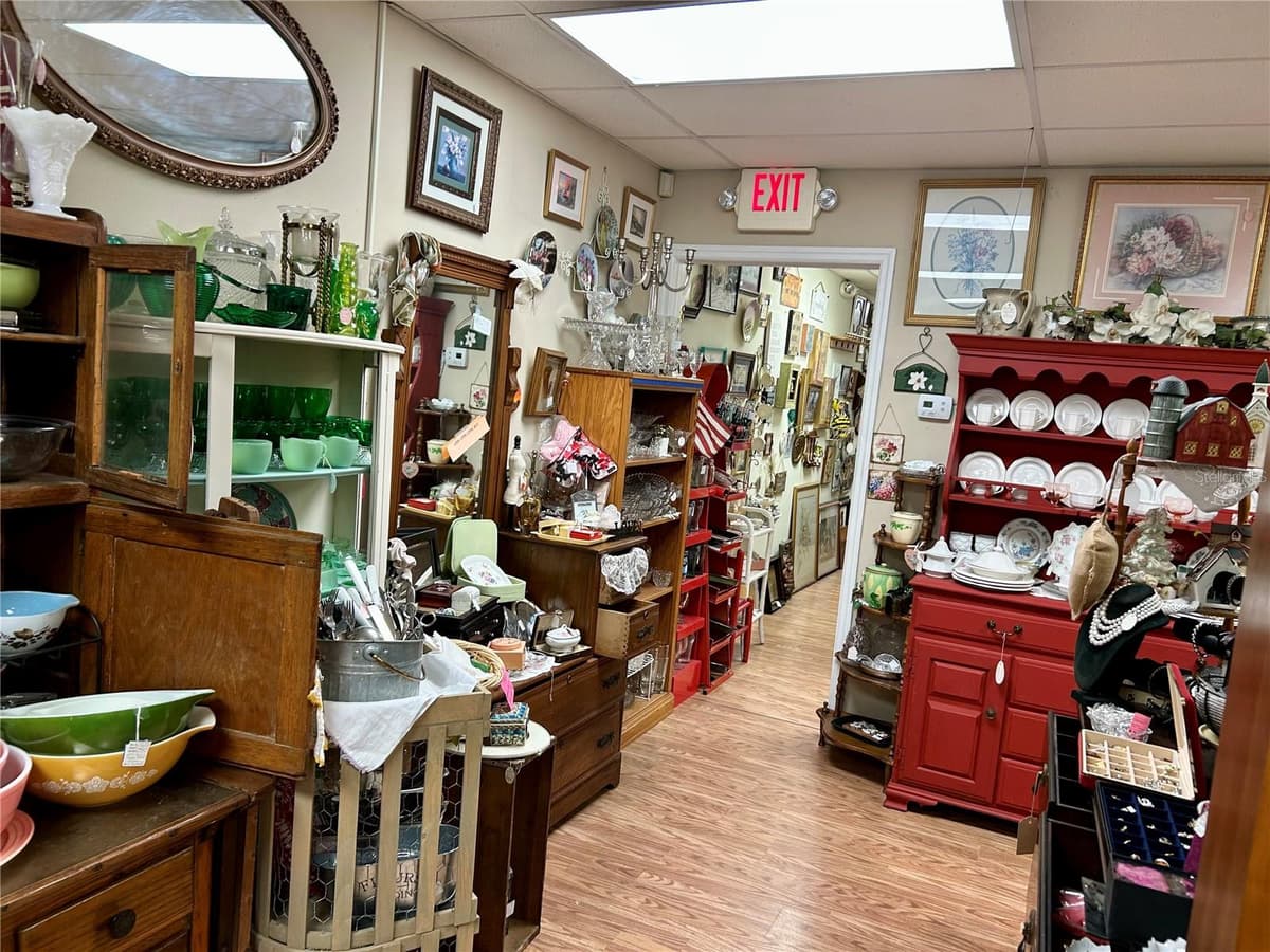 208 MAIN STREET — photo 11 of 36