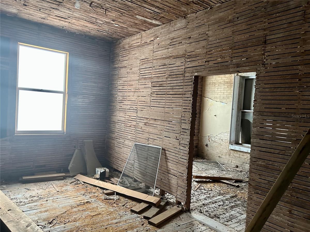 208 MAIN STREET — photo 27 of 36