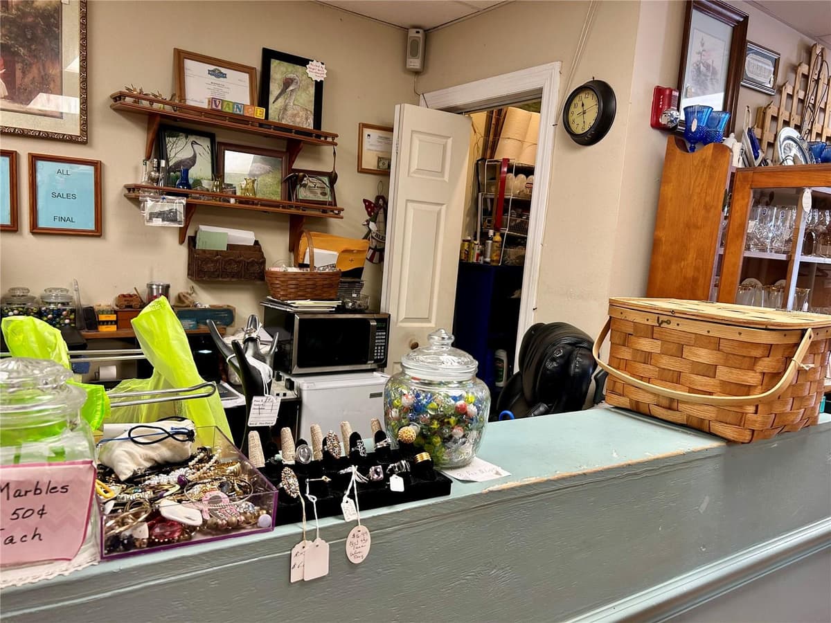 208 MAIN STREET — photo 13 of 36